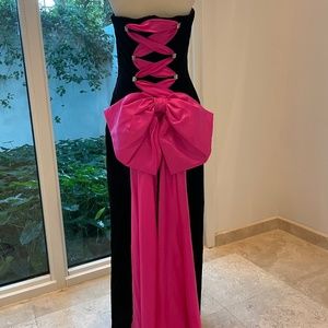 Vintage, timeless Bernshaw black velvet dress with pink bow in the back